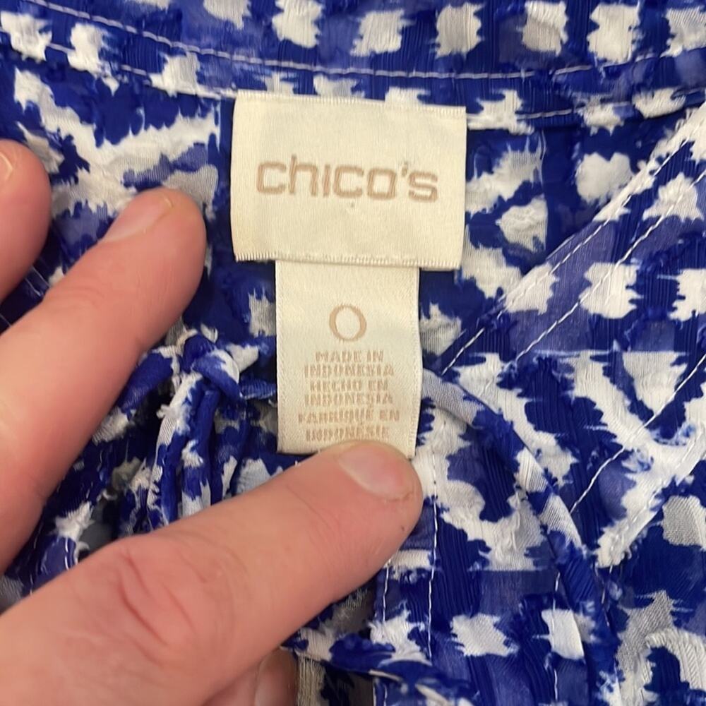 Chico's Blue/White Aztec Ikat peasant Print Tie-Front Blouse Size 0 small - Picture 6 of 8